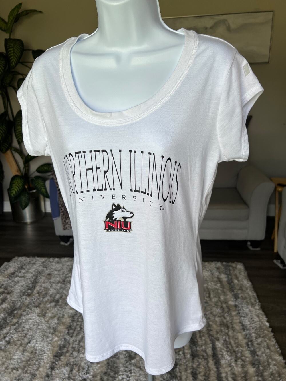 Northern Illinois University NIU Huskies Round Neckline Medium T Shirt #729